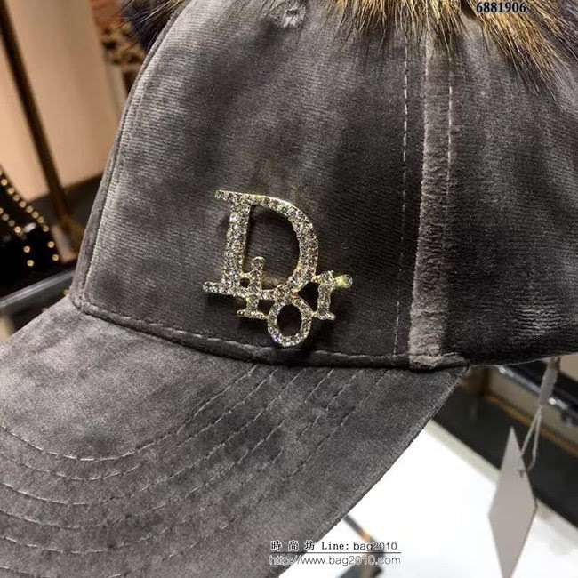 DIOR迪奧 火爆新款 羊絨搭配毛球鴨舌帽 6881906 LLWJ5654